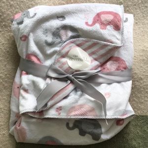 NWOT elephant baby blanket